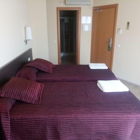 Hostal Sant Sadurni Sant Sadurní dʼAnoia Εξωτερικό φωτογραφία