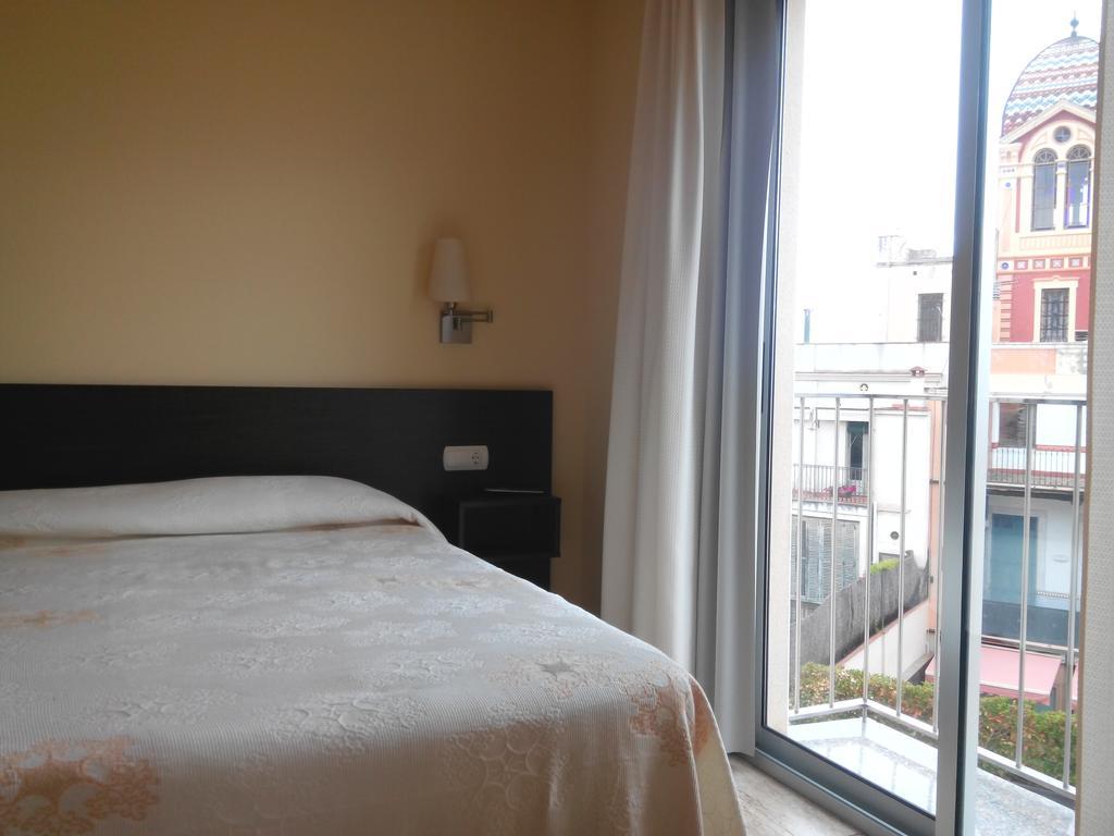 Hostal Sant Sadurni Sant Sadurní dʼAnoia Δωμάτιο φωτογραφία
