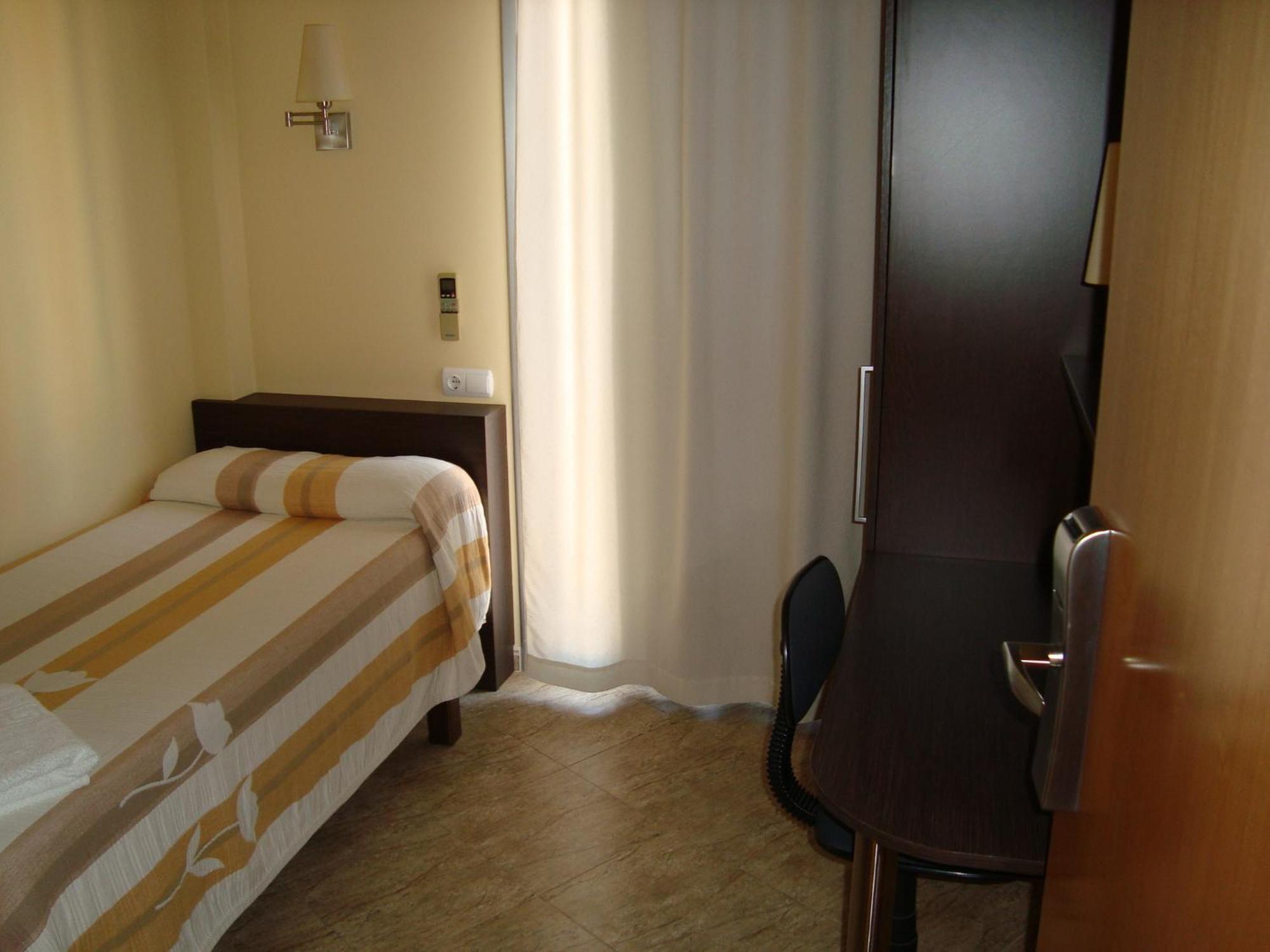 Hostal Sant Sadurni Sant Sadurní dʼAnoia Εξωτερικό φωτογραφία