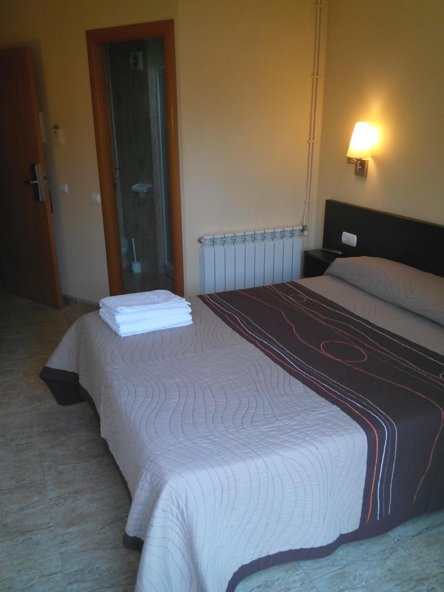 Hostal Sant Sadurni Sant Sadurní dʼAnoia Δωμάτιο φωτογραφία