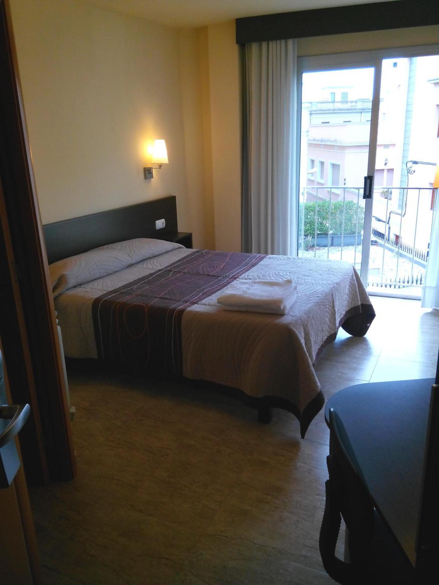 Hostal Sant Sadurni Sant Sadurní dʼAnoia Δωμάτιο φωτογραφία