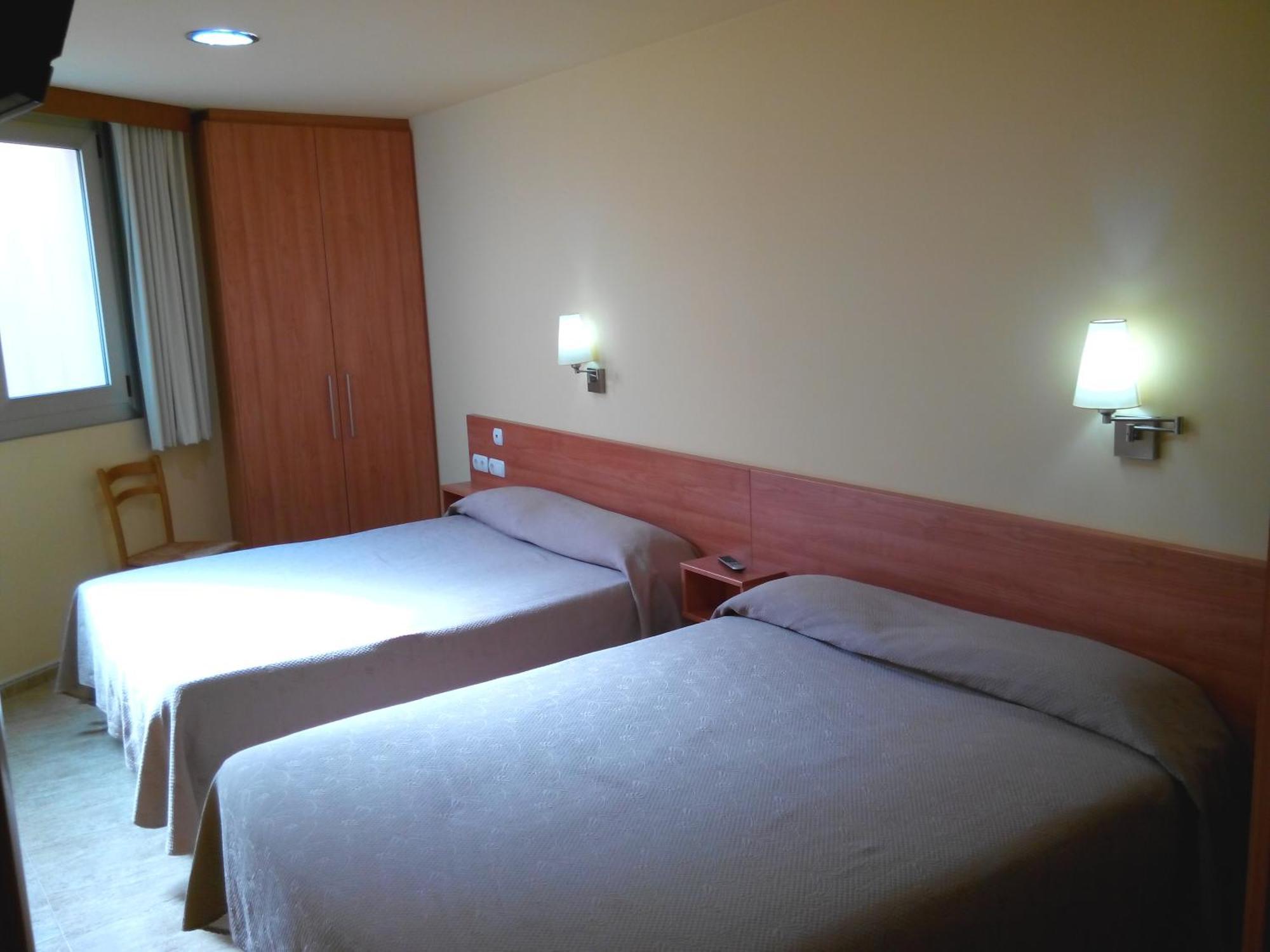 Hostal Sant Sadurni Sant Sadurní dʼAnoia Εξωτερικό φωτογραφία