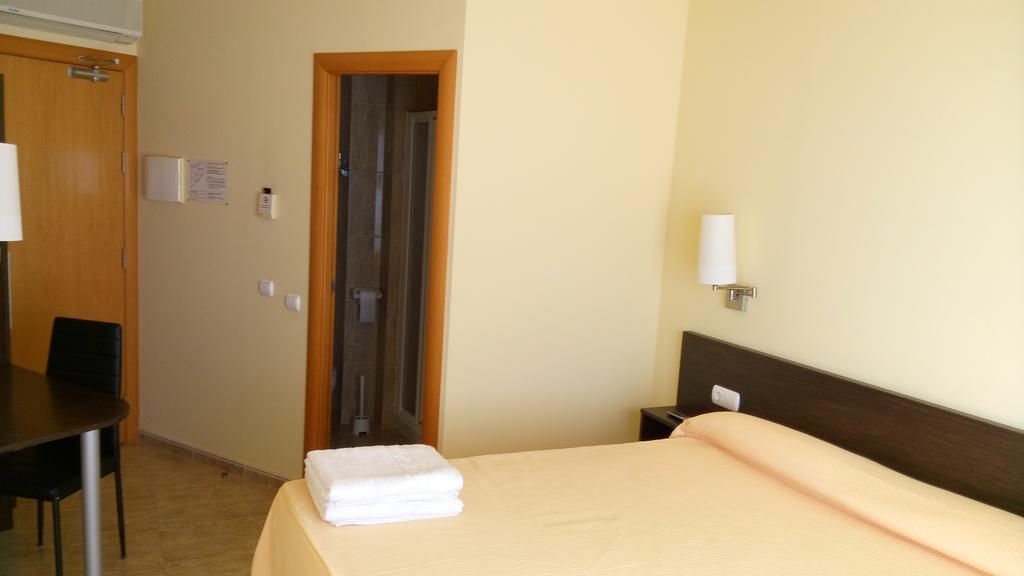 Hostal Sant Sadurni Sant Sadurní dʼAnoia Εξωτερικό φωτογραφία