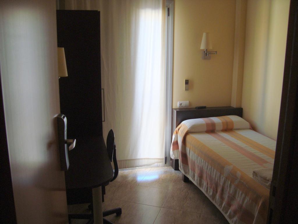 Hostal Sant Sadurni Sant Sadurní dʼAnoia Εξωτερικό φωτογραφία