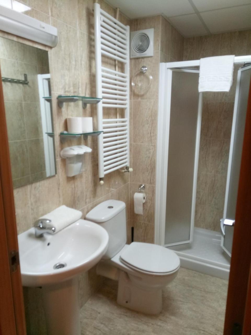 Hostal Sant Sadurni Sant Sadurní dʼAnoia Δωμάτιο φωτογραφία