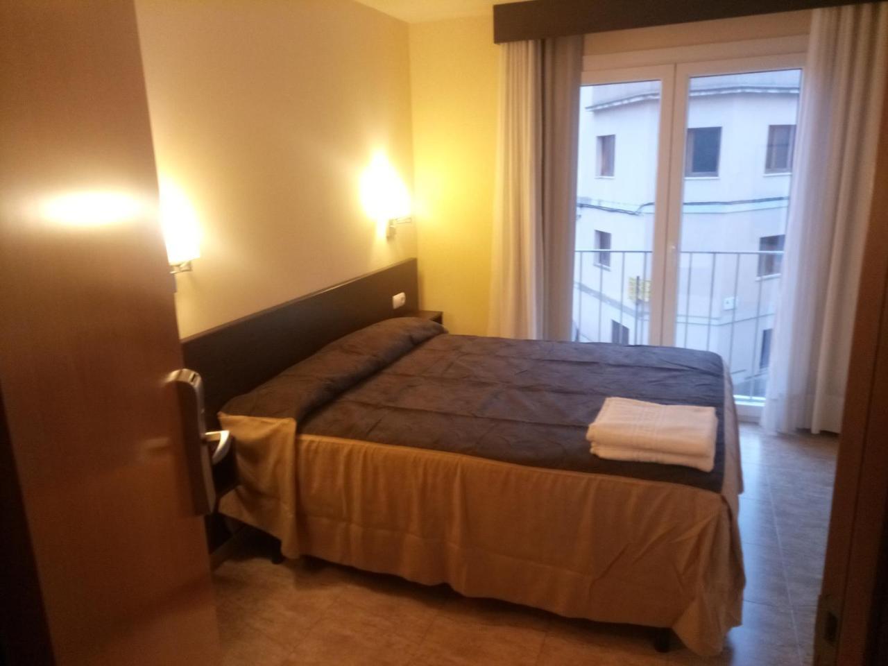 Hostal Sant Sadurni Sant Sadurní dʼAnoia Εξωτερικό φωτογραφία