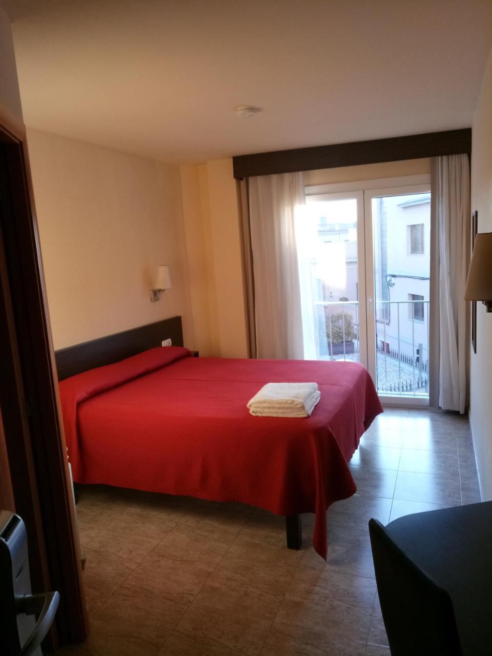 Hostal Sant Sadurni Sant Sadurní dʼAnoia Εξωτερικό φωτογραφία