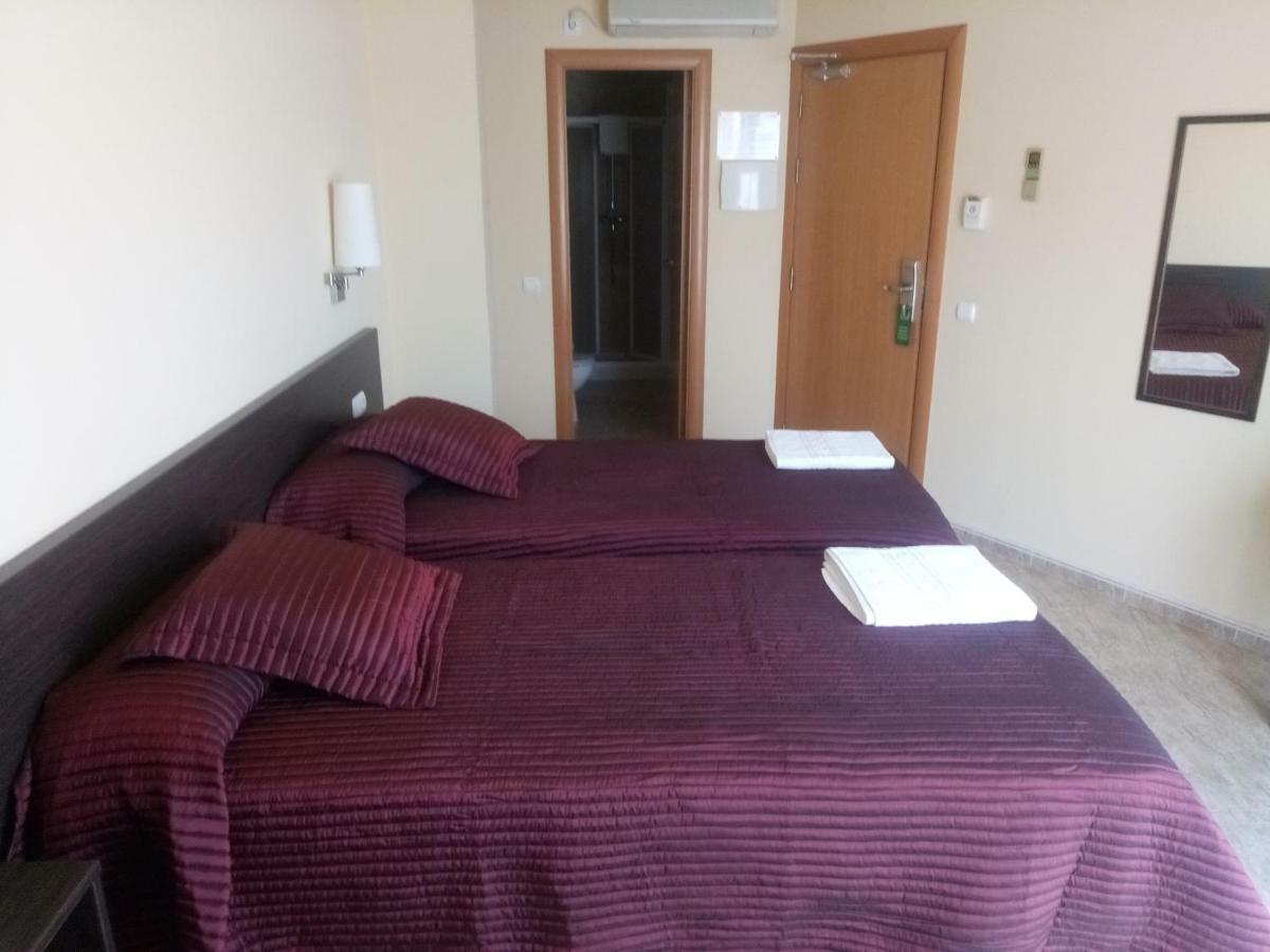 Hostal Sant Sadurni Sant Sadurní dʼAnoia Εξωτερικό φωτογραφία